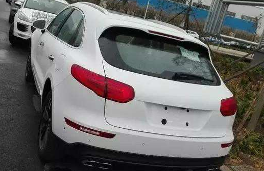 （新车）宝马8系敞篷版低伪路试 科技美学再升级
